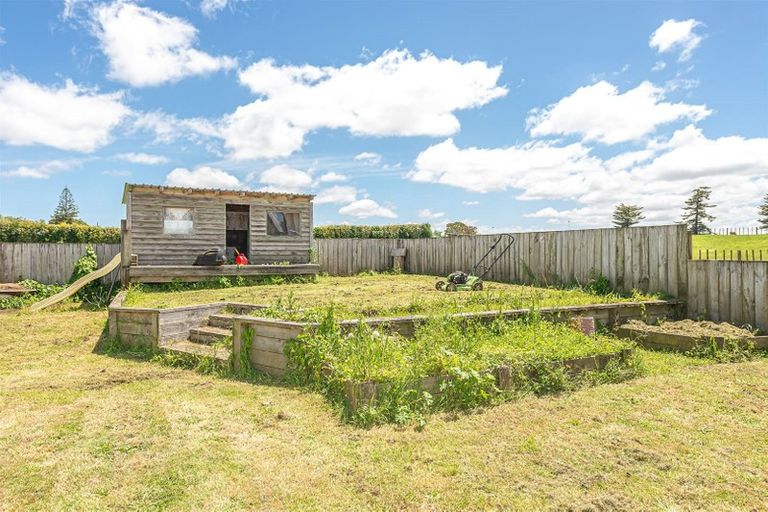 Photo of property in 30 Weraroa Road, Waverley, 4510