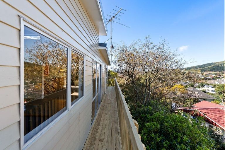 Photo of property in 1 Fyvie Avenue, Tawa, Wellington, 5028