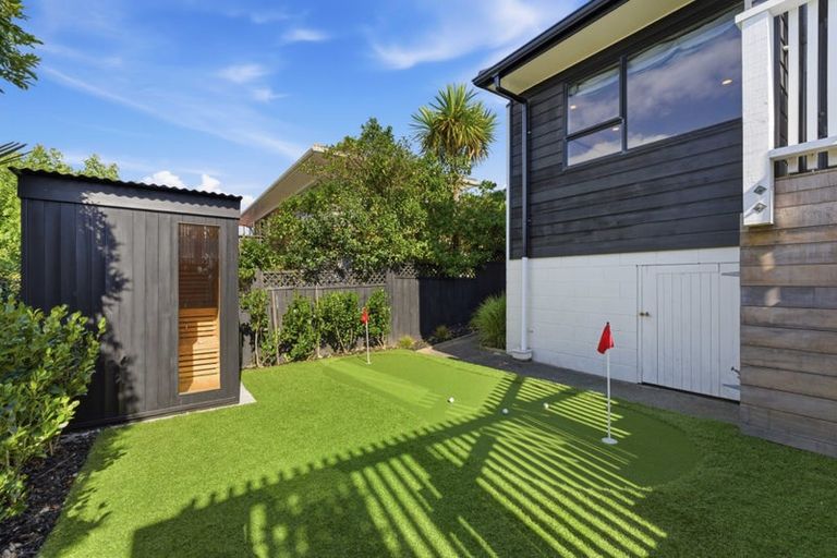 Photo of property in 2/11 Seaview Road, Castor Bay, Auckland, 0620