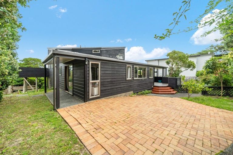 Photo of property in 6 The Track, Plimmerton, Porirua, 5026