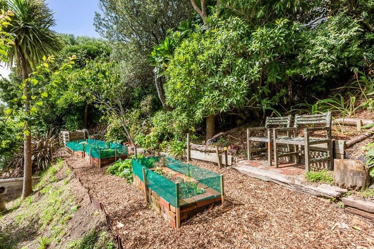 Photo of property in 125 Wadestown Road, Wadestown, Wellington, 6012