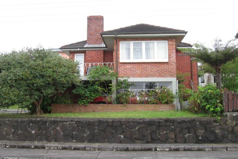 Photo of property in 2 Christina Avenue, Te Atatu South, Auckland, 0602