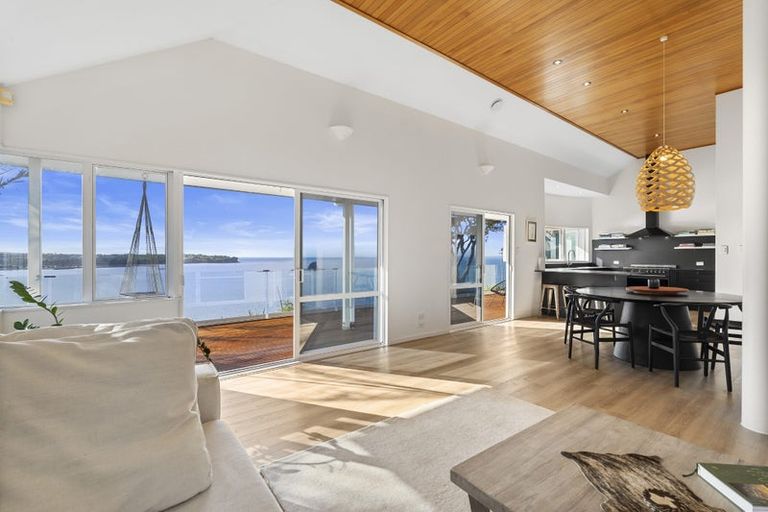 Photo of property in 95 Tiri Road, Tindalls Beach, Whangaparaoa, 0930
