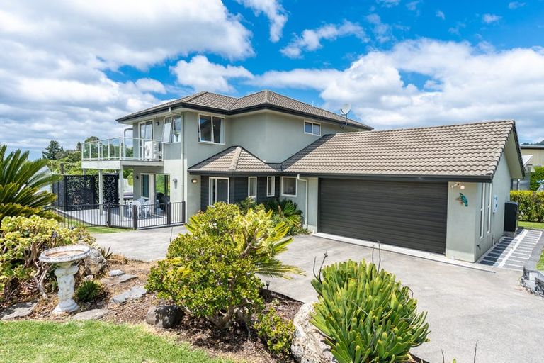 Photo of property in 100 Estuary View, Whangamata, 3620