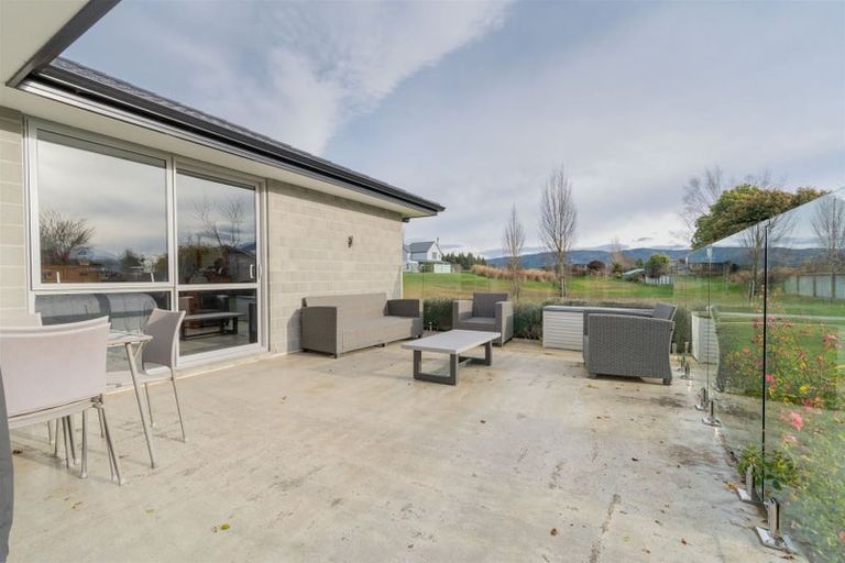 Photo of property in 25 Tawera Place, Te Anau, 9679