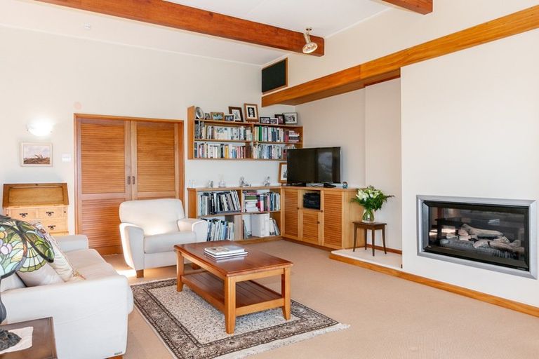 Photo of property in 27 Seapoint Road, Bluff Hill, Napier, 4110
