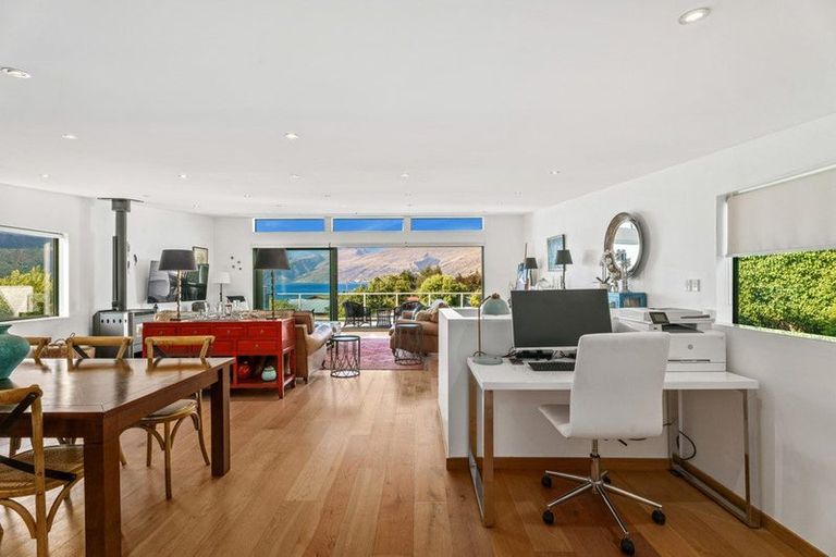 Photo of property in 77 Kent Street, Kingston, Athol, 9793