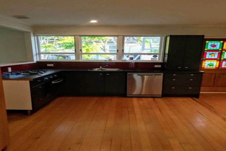 Photo of property in 2a Waller Avenue, Bucklands Beach, Auckland, 2012