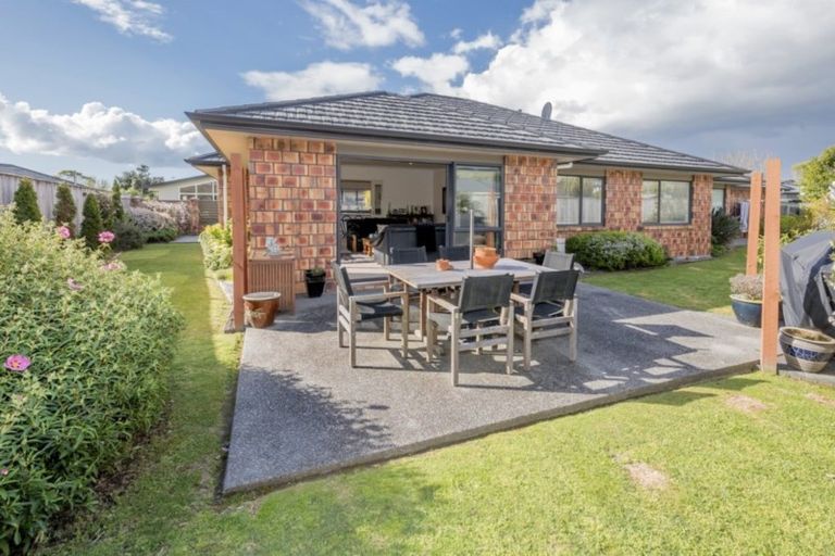 Photo of property in 14 Hulme Way, Raumati Beach, Paraparaumu, 5032