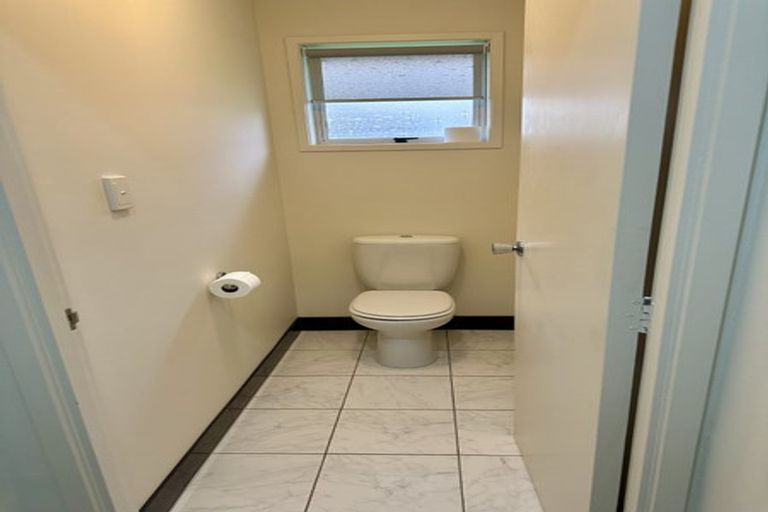 Photo of property in 2/51 Shanaway Rise, Hillcrest, Auckland, 0627