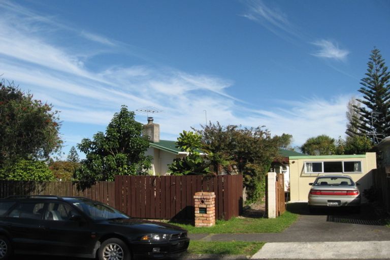 Photo of property in 64 La Trobe Street, Pakuranga Heights, Auckland, 2010