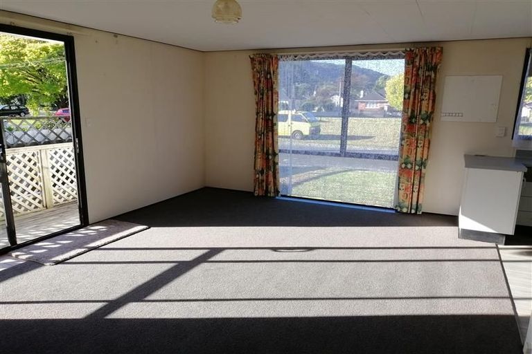 Photo of property in 14 The Square, Manor Park, Lower Hutt, 5019