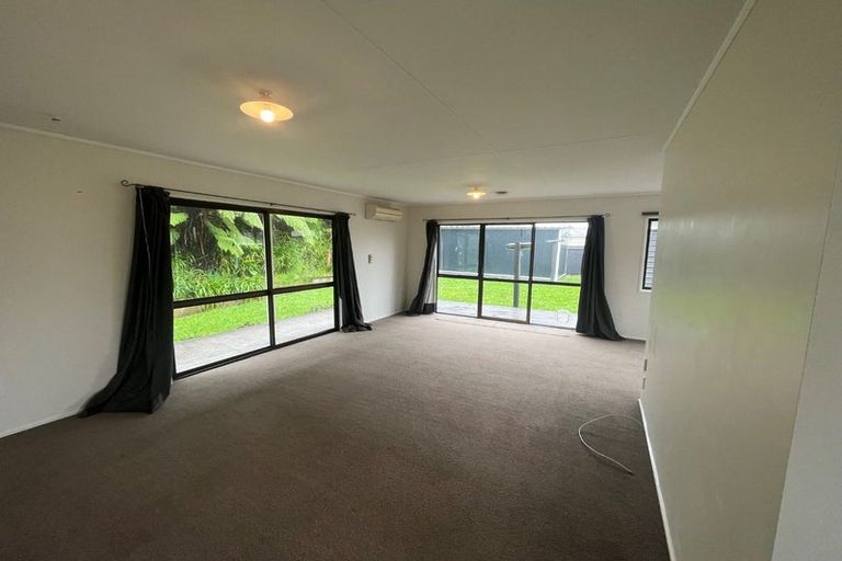 Photo of property in 118 Riversdale Drive, Merrilands, New Plymouth, 4312