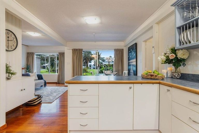 Photo of property in 2/4 Arkles Strand, Arkles Bay, Whangaparaoa, 0932