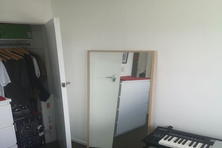 Photo of property in 10 Middlesex Place, Northland, Wellington, 6012