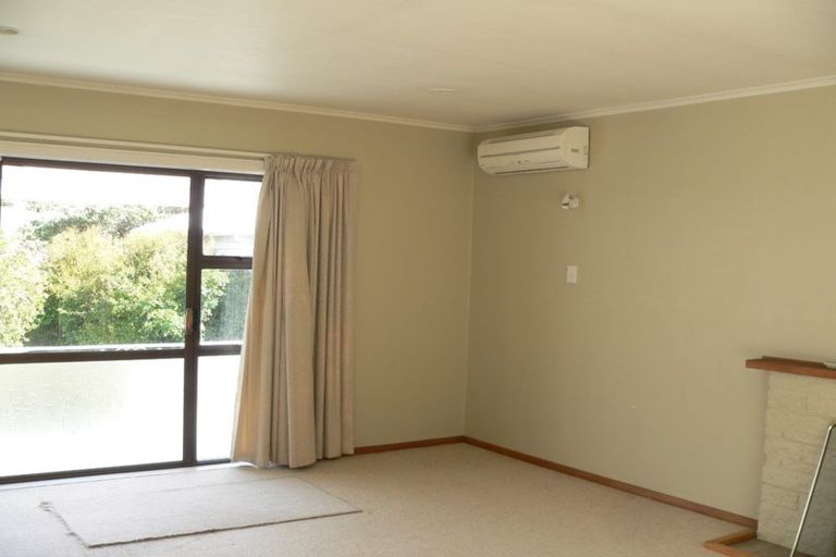 Photo of property in 57 Redwood Avenue, Tawa, Wellington, 5028