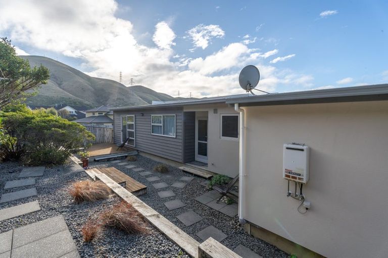 Photo of property in 16 Neston Grove, Churton Park, Wellington, 6037