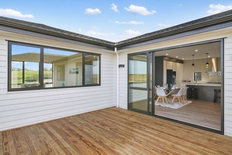 Photo of property in 3 Captain Rings Drive, Papakura, 2110
