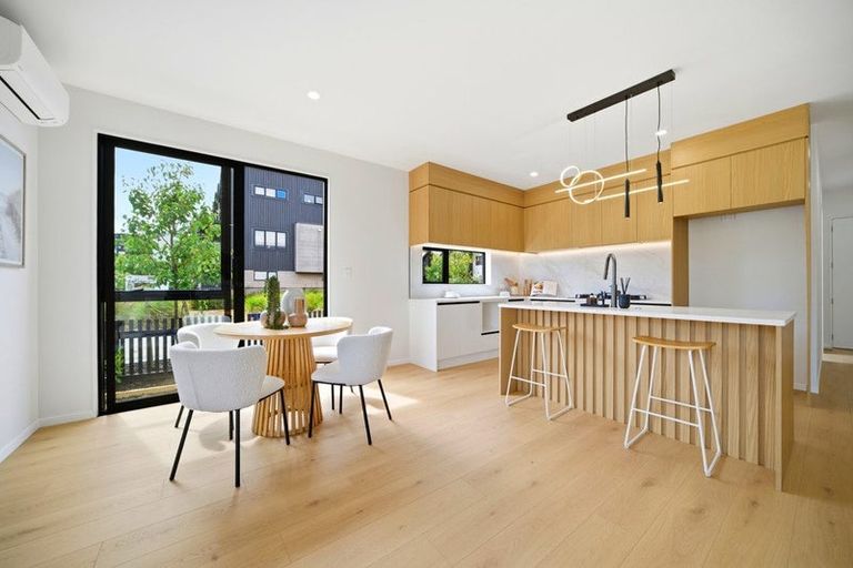 Photo of property in 15 Nerita Place, Long Bay, 0630