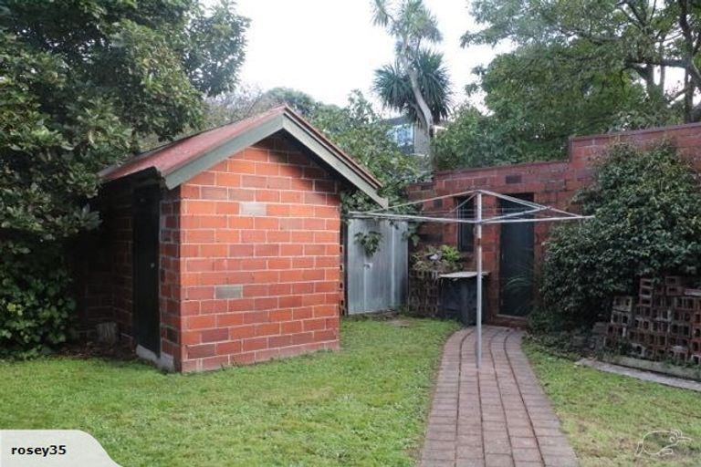 Photo of property in 16 Hinau Street, Eastbourne, Lower Hutt, 5013
