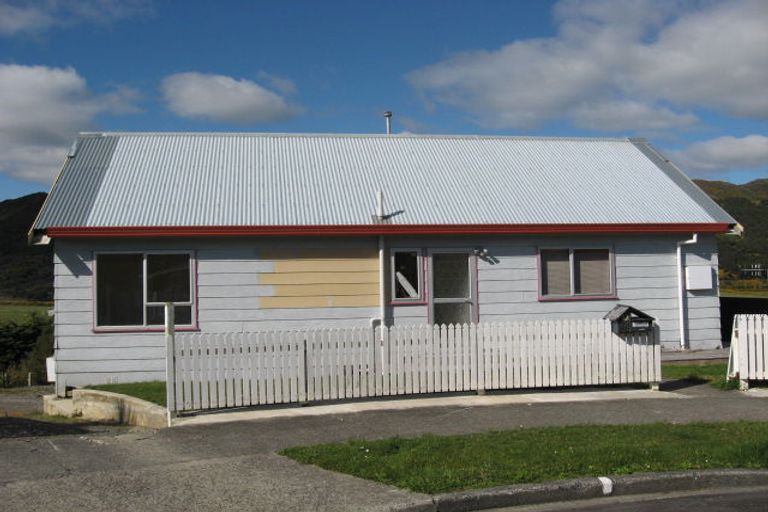 Photo of property in 24 Newburn Grove, Wainuiomata, Lower Hutt, 5014