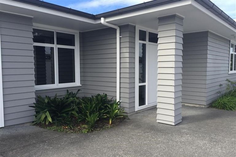 Photo of property in 2 York Terrace, Riverhead, 0820