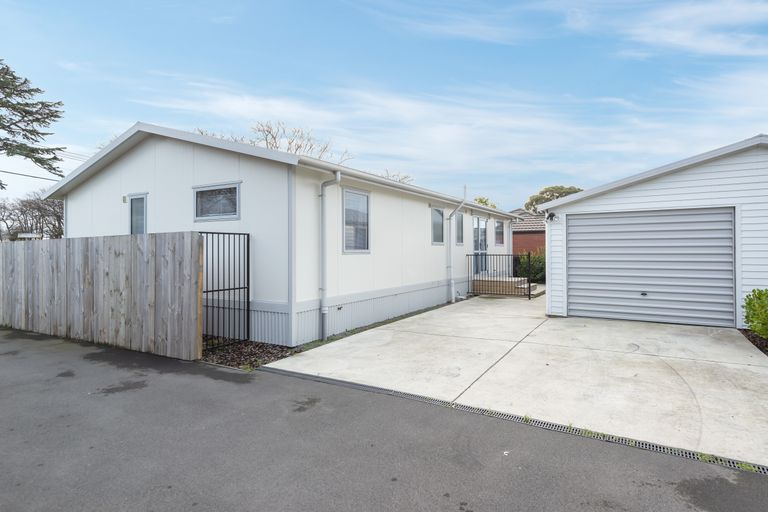 Photo of property in 652c Barbadoes Street, Edgeware, Christchurch, 8013