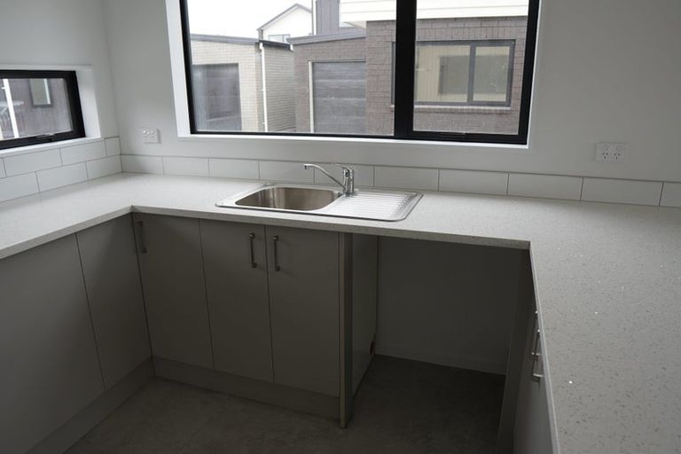 Photo of property in 36 Black Beech Crescent, Takanini, 2110