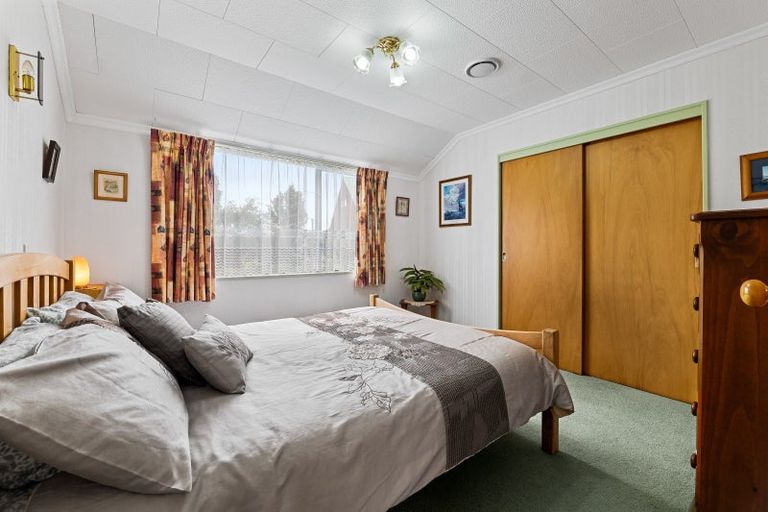 Photo of property in 35 Manu Crescent, Upper Vogeltown, New Plymouth, 4310