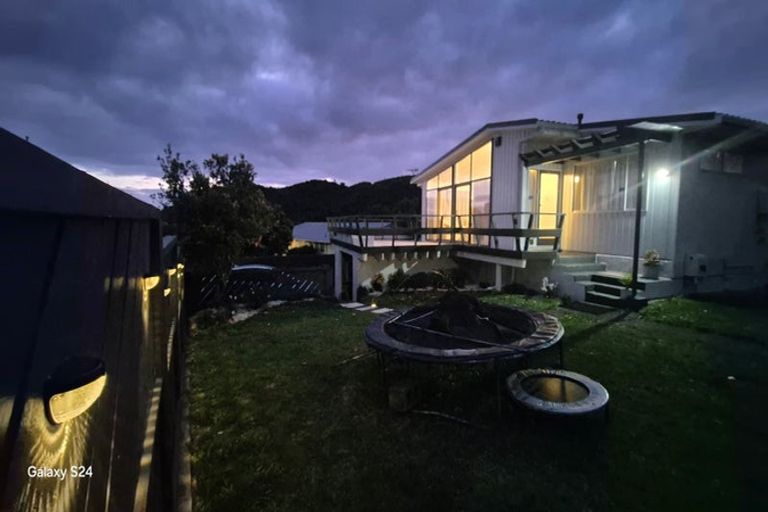 Photo of property in 17 Maple Grove, Maungaraki, Lower Hutt, 5010
