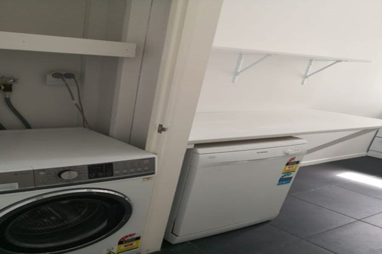 Photo of property in 6 Rixon Grove, Mount Victoria, Wellington, 6011