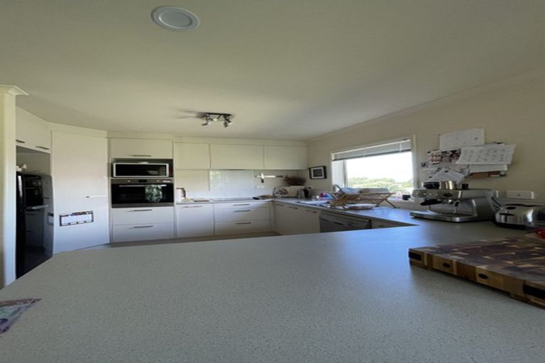 Photo of property in 32 Waldorf Crescent, Orewa, 0931
