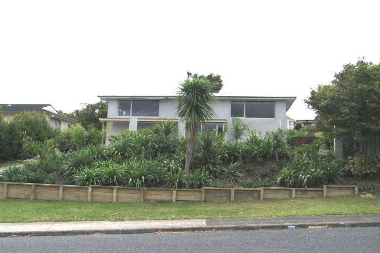 Photo of property in 1 Selwyn Crescent, Forrest Hill, Auckland, 0620