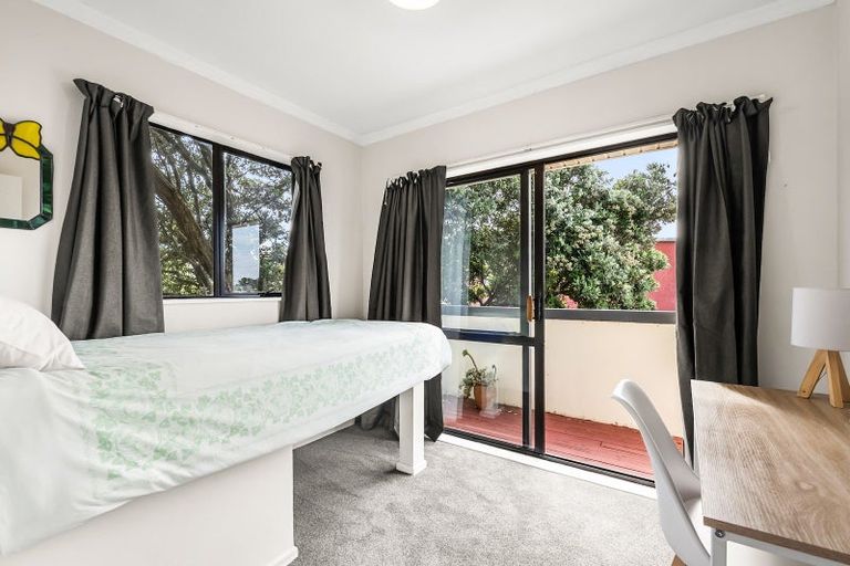 Photo of property in 19 Colenso Place, Otaki Beach, Otaki, 5512