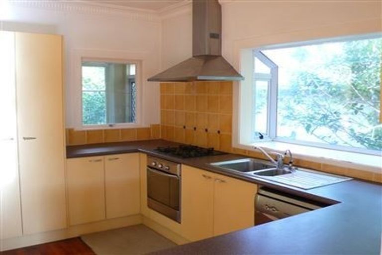 Photo of property in 2/5 Quebec Road, Milford, Auckland, 0620