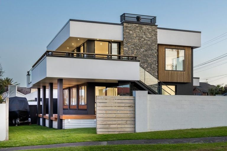 Photo of property in 1/2-4 Miri Road, Rothesay Bay, Auckland, 0630