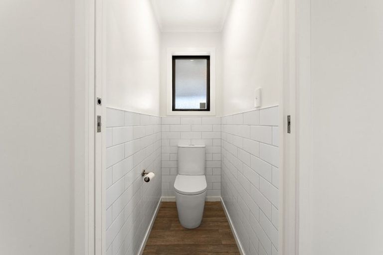 Photo of property in 16 Rewarewa Road, Te Atatu Peninsula, Auckland, 0610