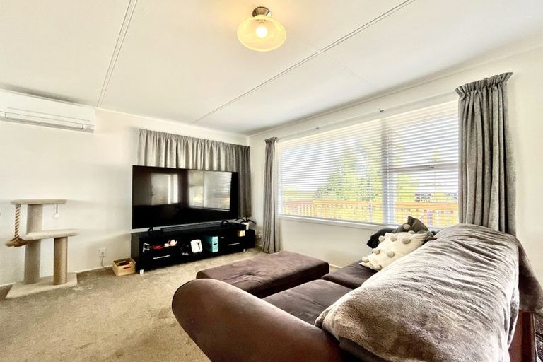 Photo of property in 2/25 Drome View Place, Beach Haven, Auckland, 0626