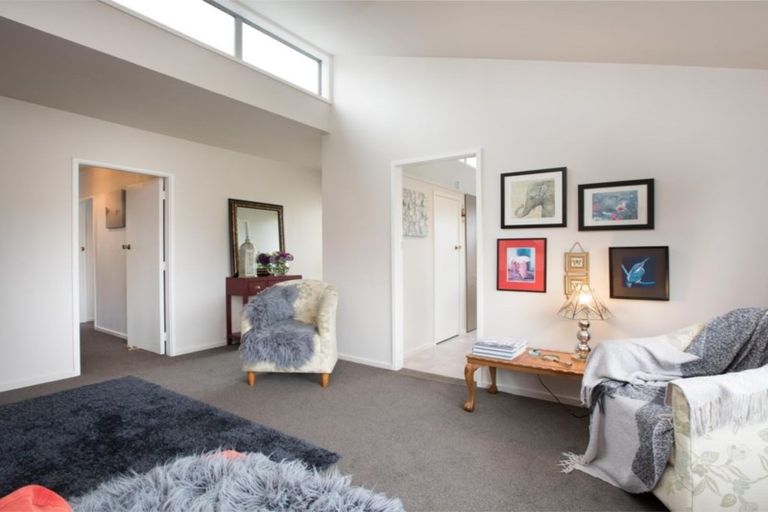 Photo of property in 71 Larsen Crescent, Tawa, Wellington, 5028