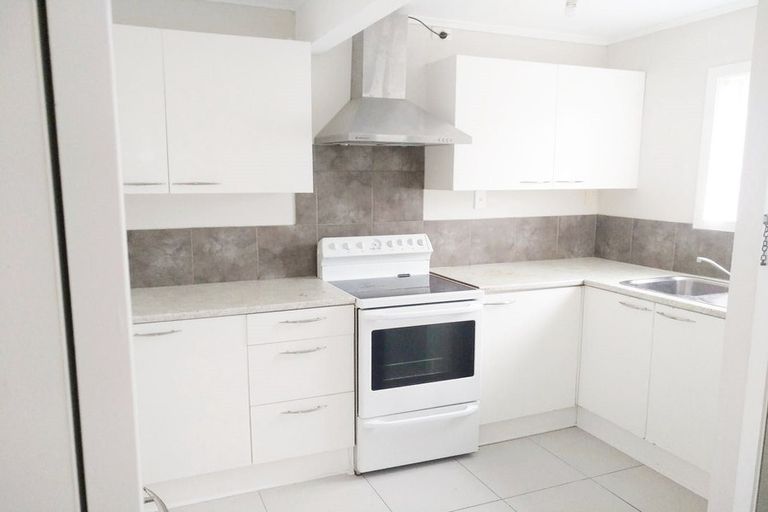 Photo of property in 20b Roberts Road, Te Atatu South, Auckland, 0610