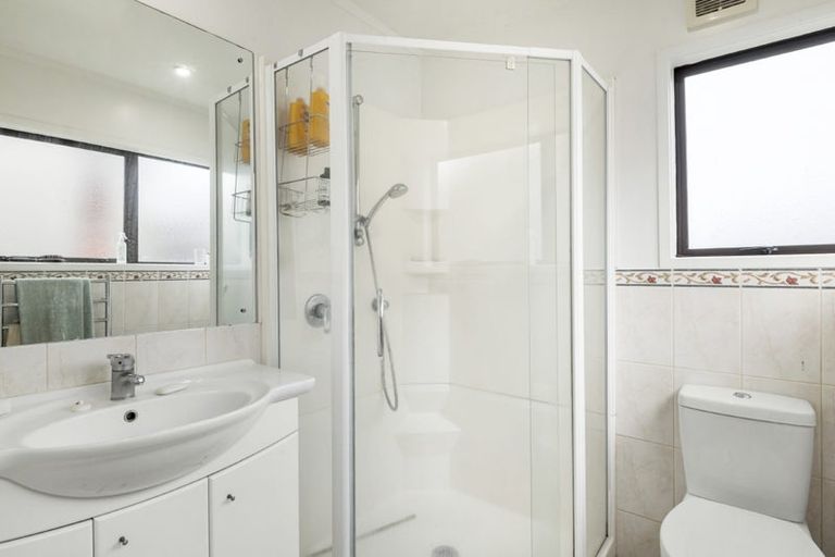 Photo of property in 3 Trevone Place, Forrest Hill, Auckland, 0620