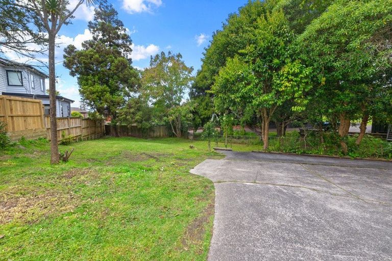 Photo of property in 35 Lyndhurst Road, Te Atatu South, Auckland, 0610