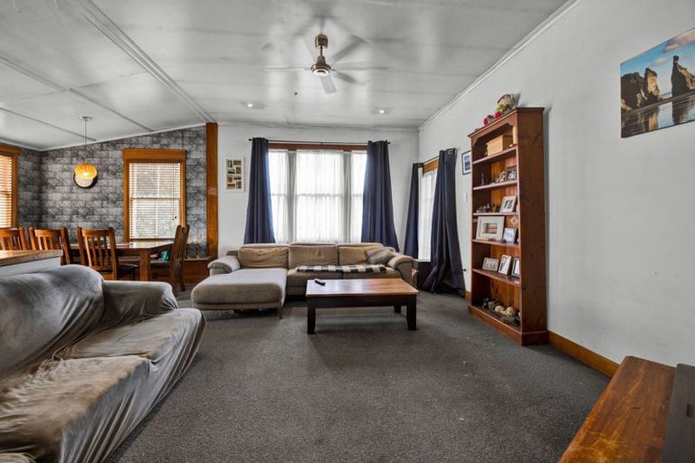 Photo of property in 24 Tayler Street, Eltham, 4322