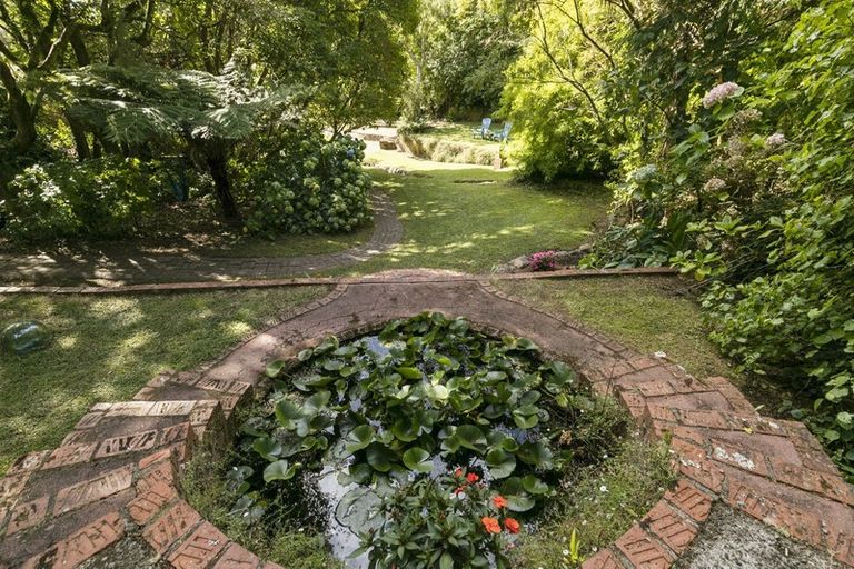 Photo of property in 124 Kamahi Street, Stokes Valley, Lower Hutt, 5019