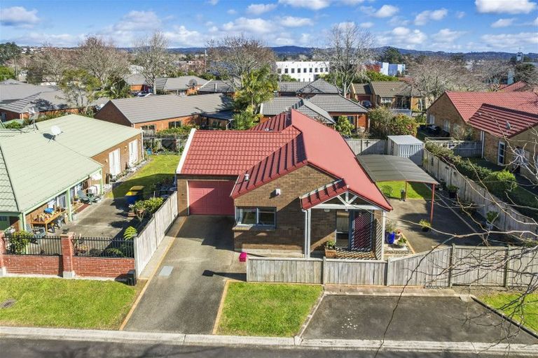 Photo of property in 10 Glenarden Way, Ranui, Auckland, 0612