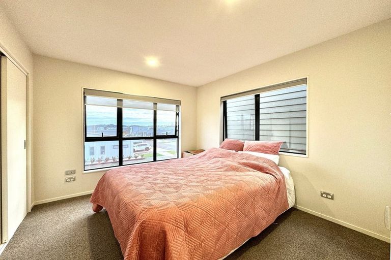 Photo of property in 24 Parahau Road, Papakura, 2110