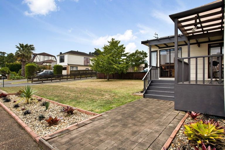Photo of property in 5 Tadley Court, Goodwood Heights, Auckland, 2105