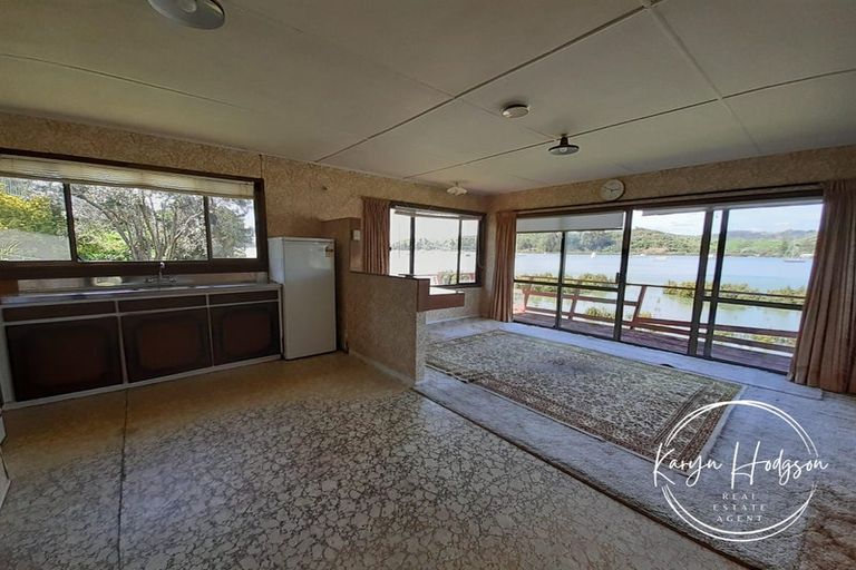 Photo of property in 12 Piccadilly Street, Pahi, Paparoa, 0571