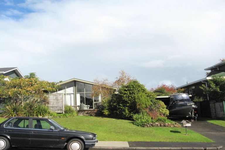 Photo of property in 20 Paisley Street, Mellons Bay, Auckland, 2014