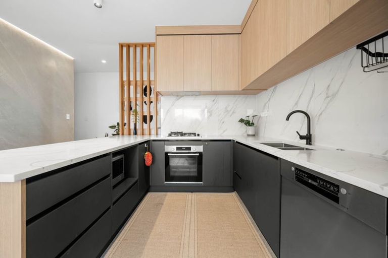 Photo of property in 6a Raeben Avenue, Hillcrest, Auckland, 0627